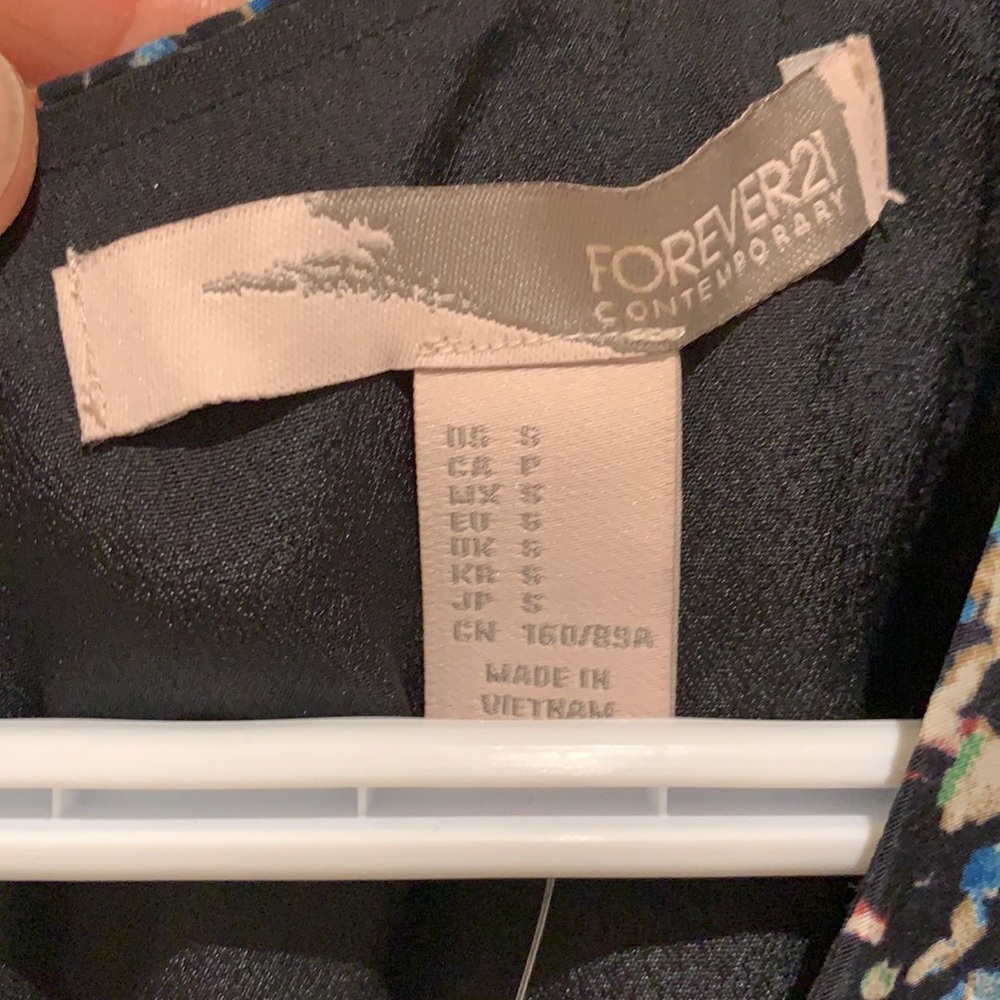 NWT. Forever 21 dress - Picture 5 of 6